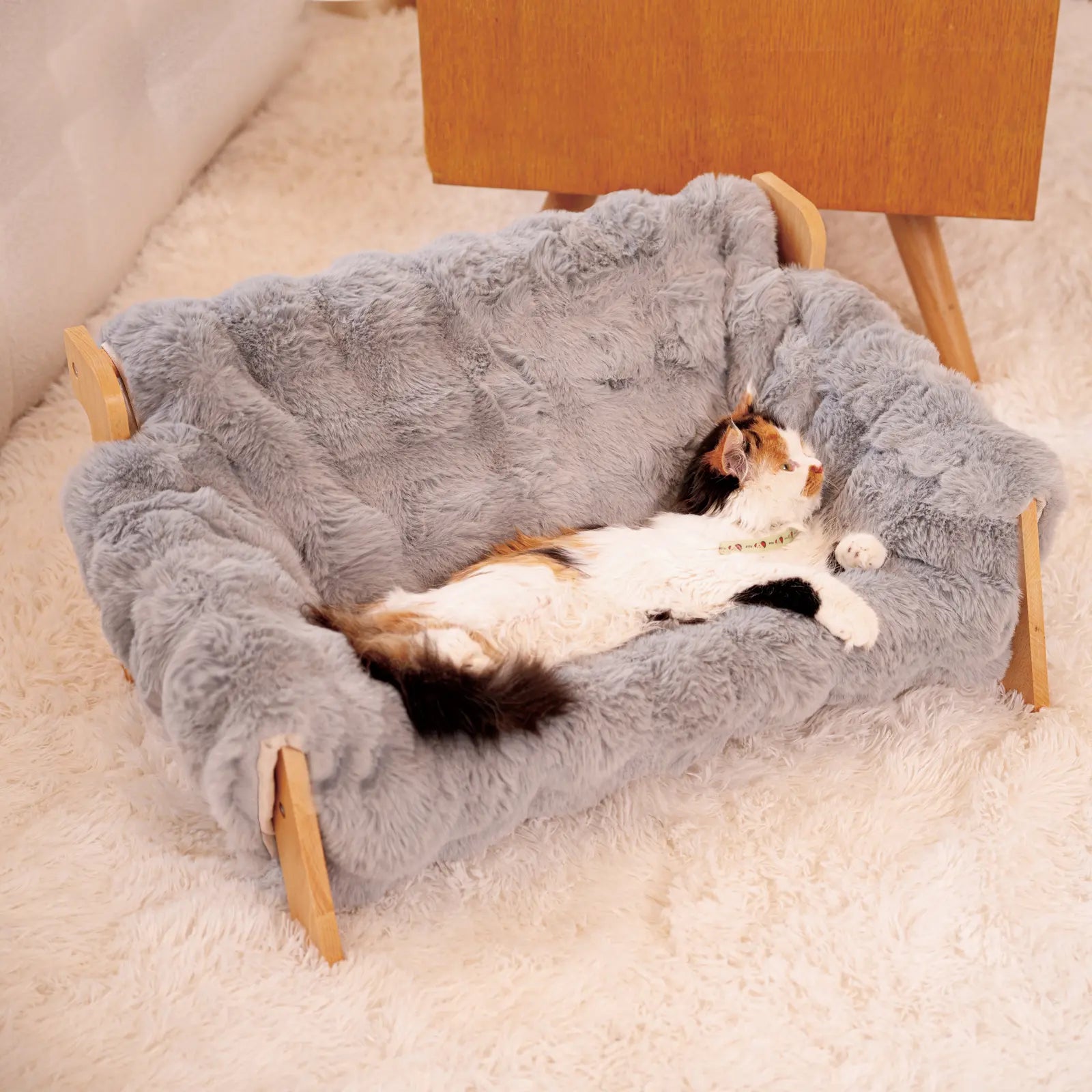 Elevated Pet Couch Bed, Solid Wood Sofa for Cat and Small Dog , Removable Washable Fluffy Cover Raised, Kitty Lounge Chair Suitable for Puppy for Indoor