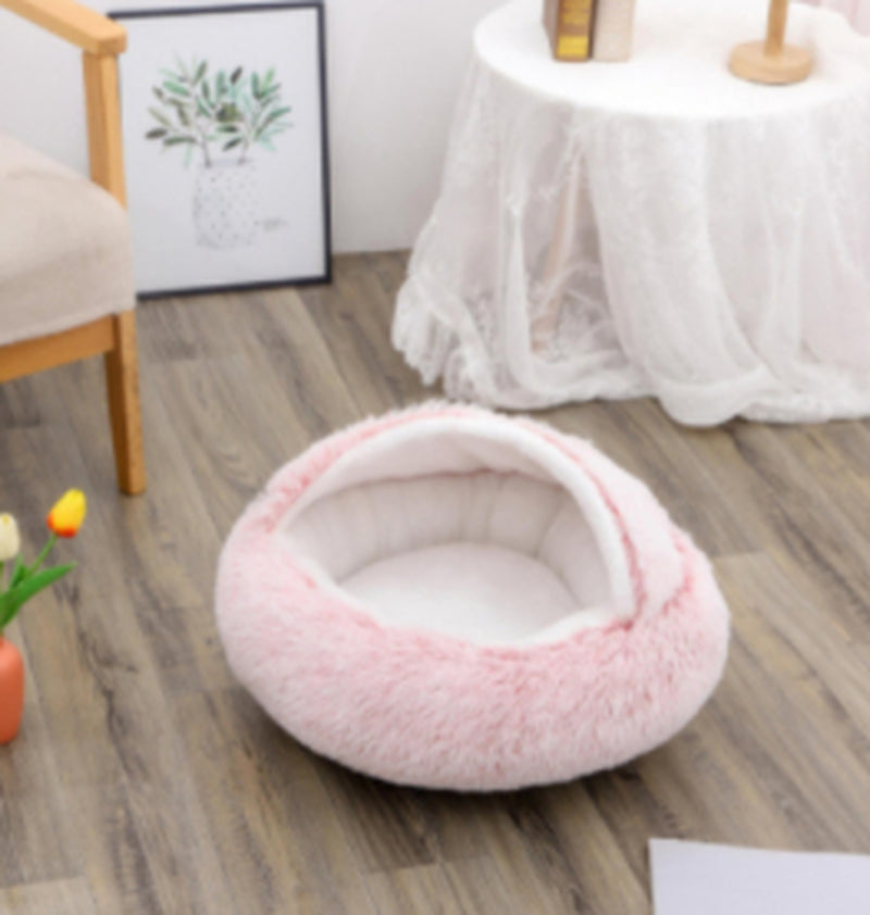 Snuggle Safari: The Ultimate Furry Fortress for Your Frosty Feline and Canine!